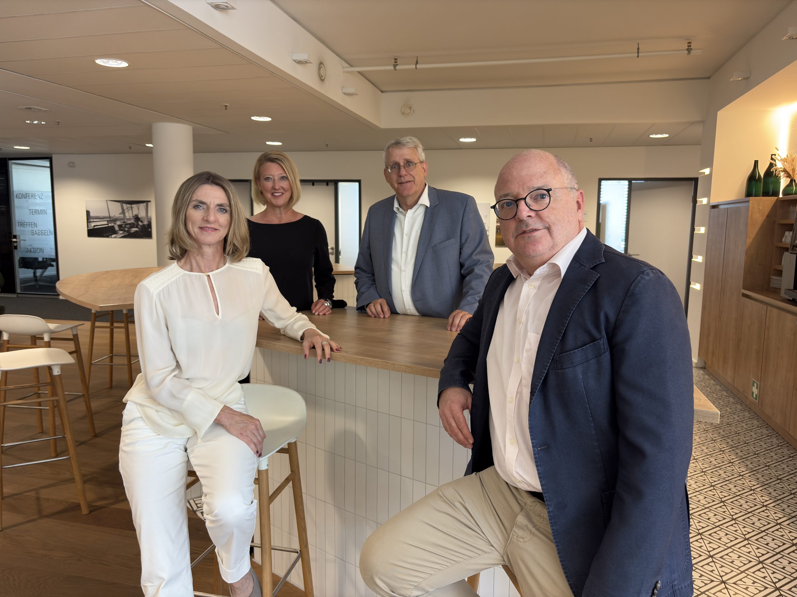 Gruppenfoto der vier Begründer des Performance-Fitness-Checks. (Zusammen haben wir)